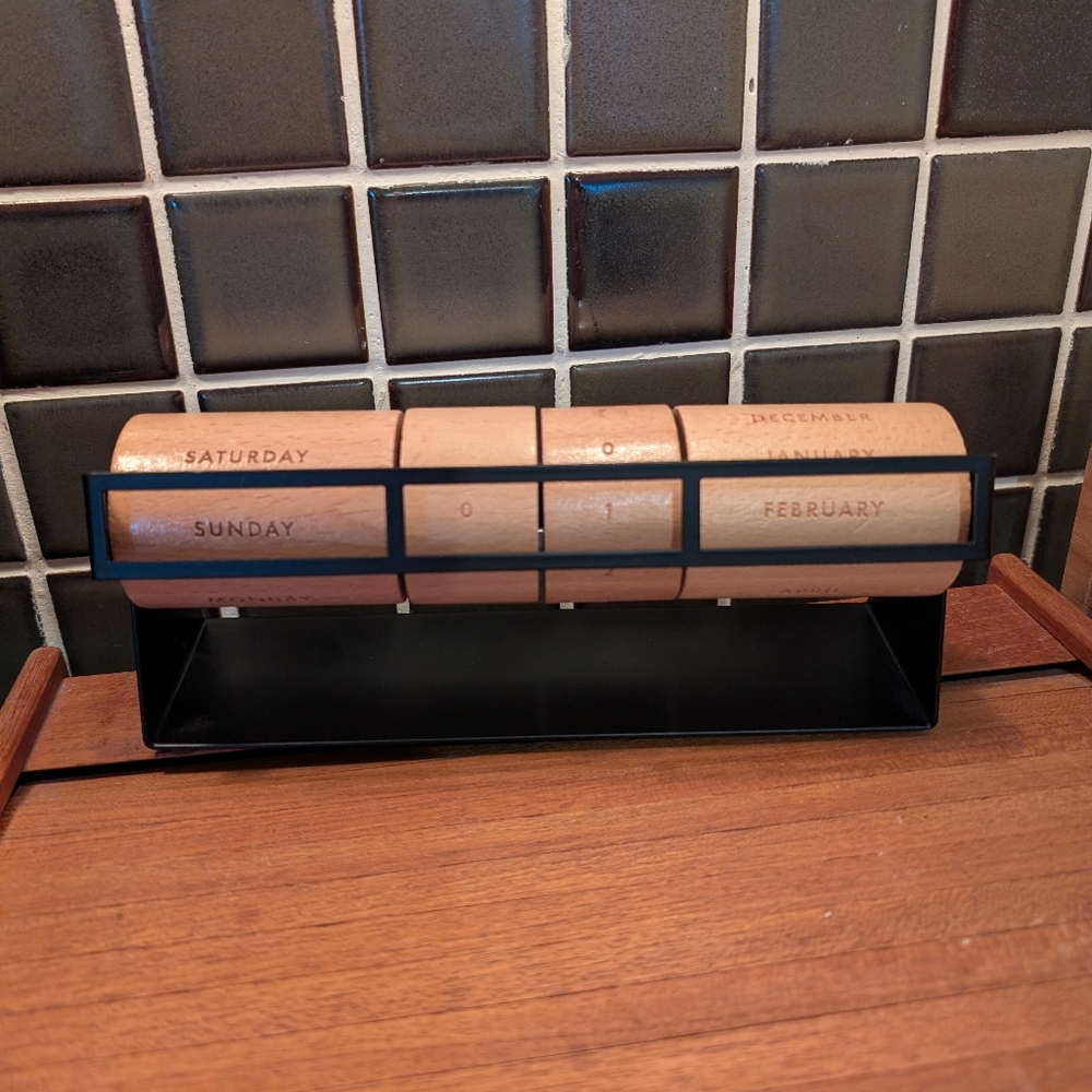 Nóta Perpetual Desk Calendar